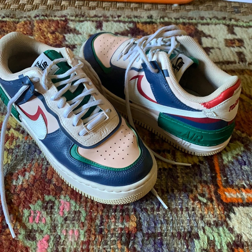 Used Nike shoes in great condition rare colors